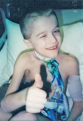 2001 05 Mattie thumbs up